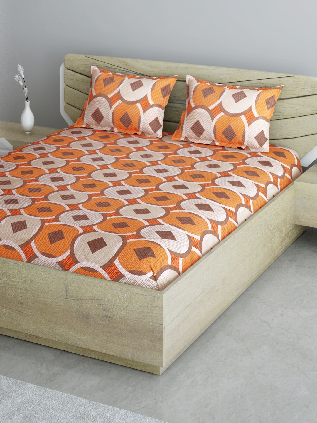 

Aura Orange & Brown Geometric Print 144 TC 120 GSM Queen Bedsheet with 2 Pillow Covers