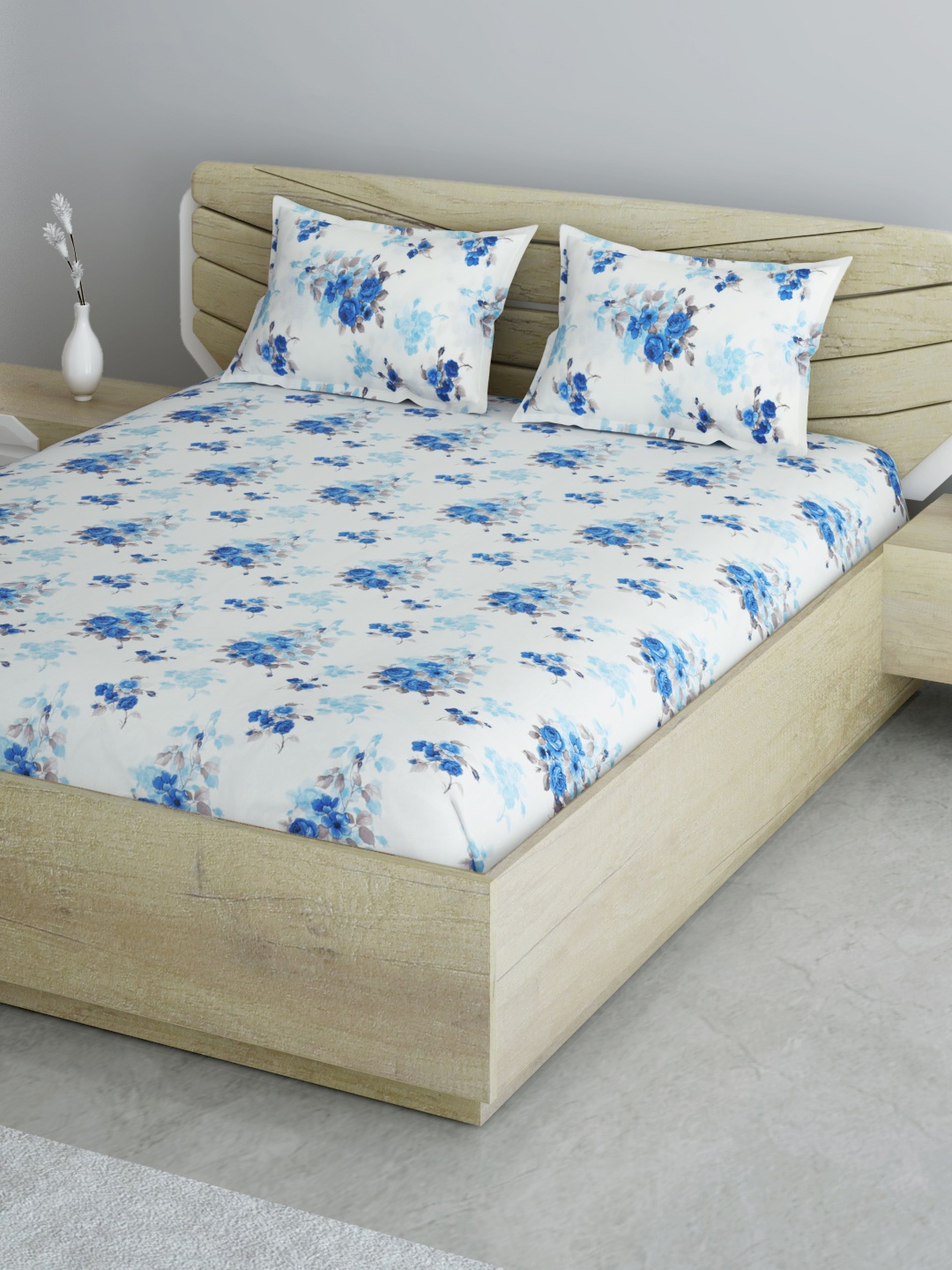 

Aura White & Blue Floral 144 TC 120 GSM Queen Bedsheet with 2 Pillow Covers