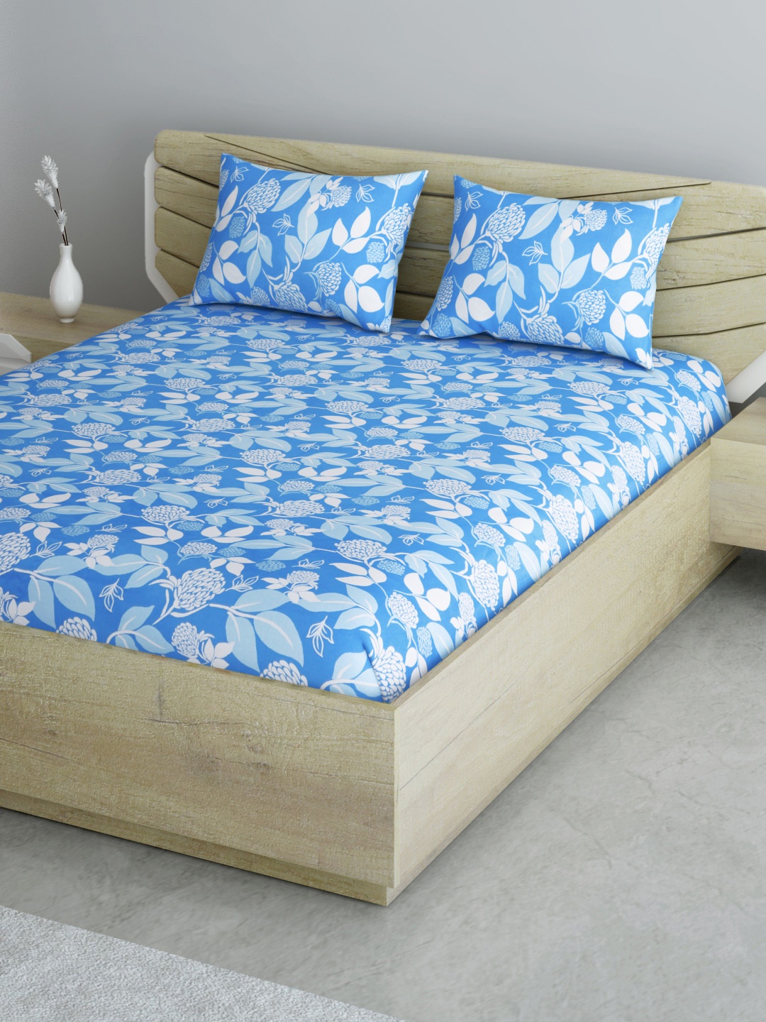 

Aura Blue & White Floral 144 TC 120 GSM Cotton Queen Bedsheet with 2 Pillow Covers