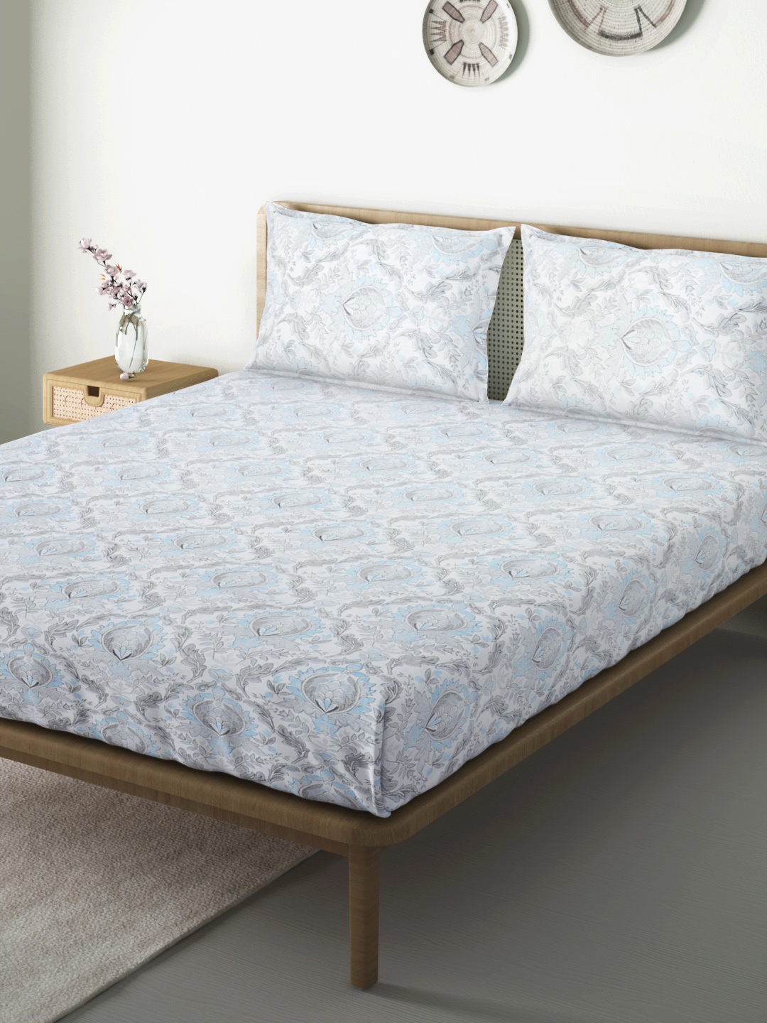 

Aura White & Grey Ethnic Motifs 144 TC 120 GSM Cotton Queen Bedsheet with 2 Pillow Covers