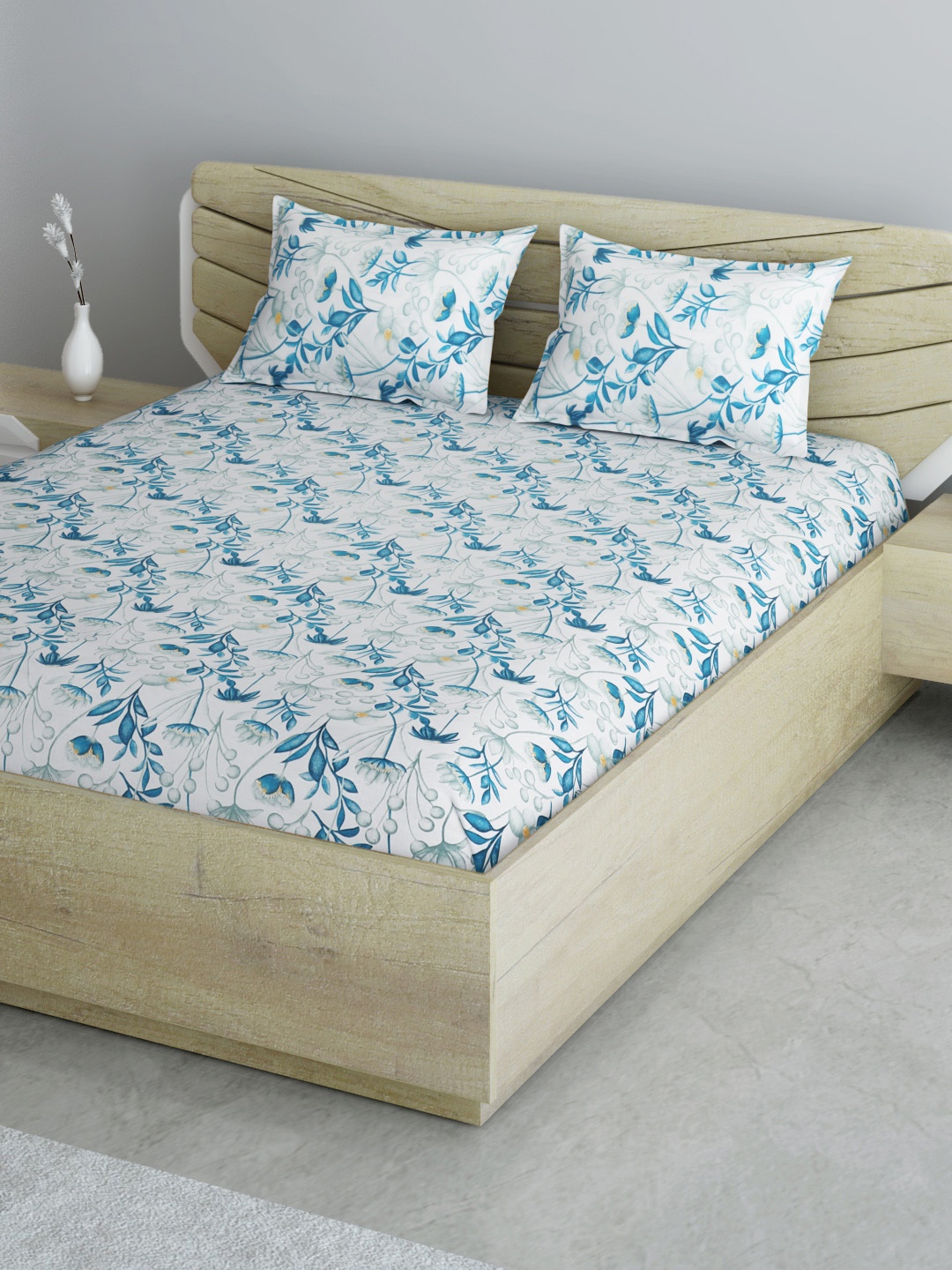 

Aura White & Green Floral 144 TC 120GSM Queen Bedsheet with 2 Pillow Covers