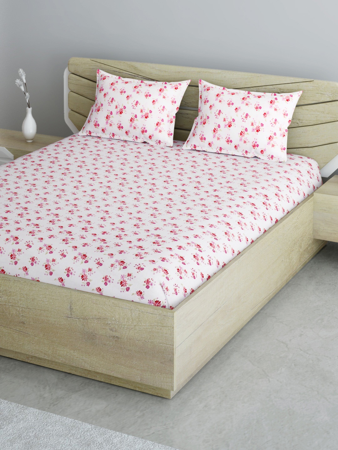 

Aura White & Red Pure Cotton Floral 120 GSM Queen Bedsheet with 2 Pillow Covers