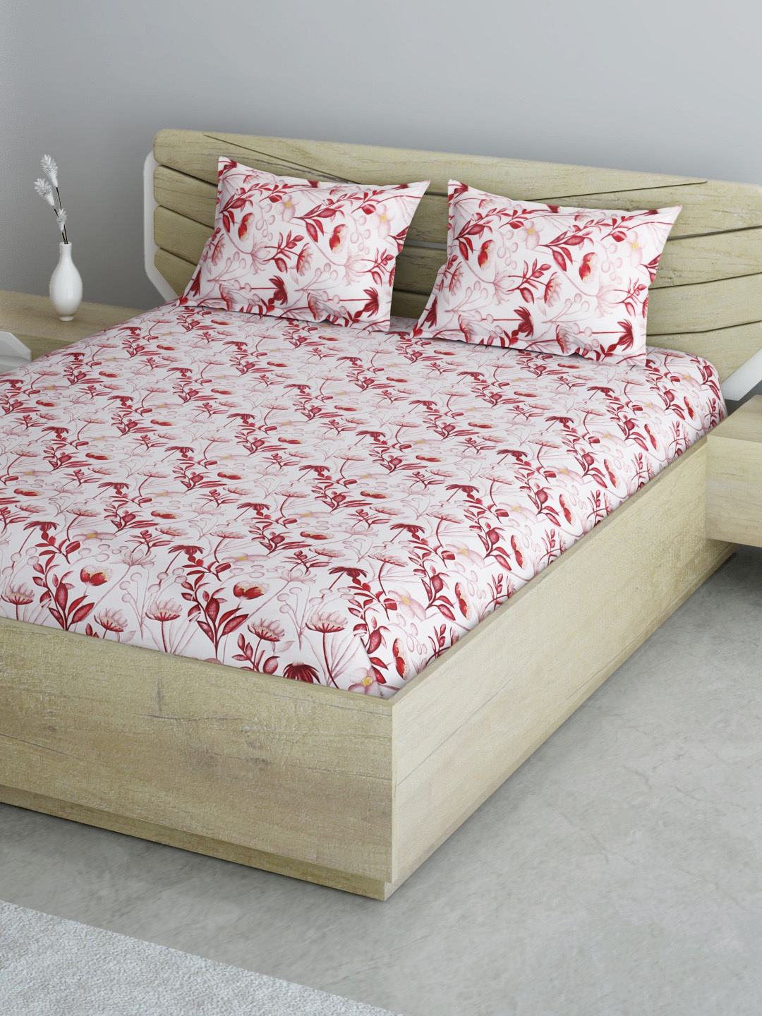 

Aura White & Pink Cotton Floral Print 144 TC 120 GSM Queen Bedsheet with 2 Pillow Covers