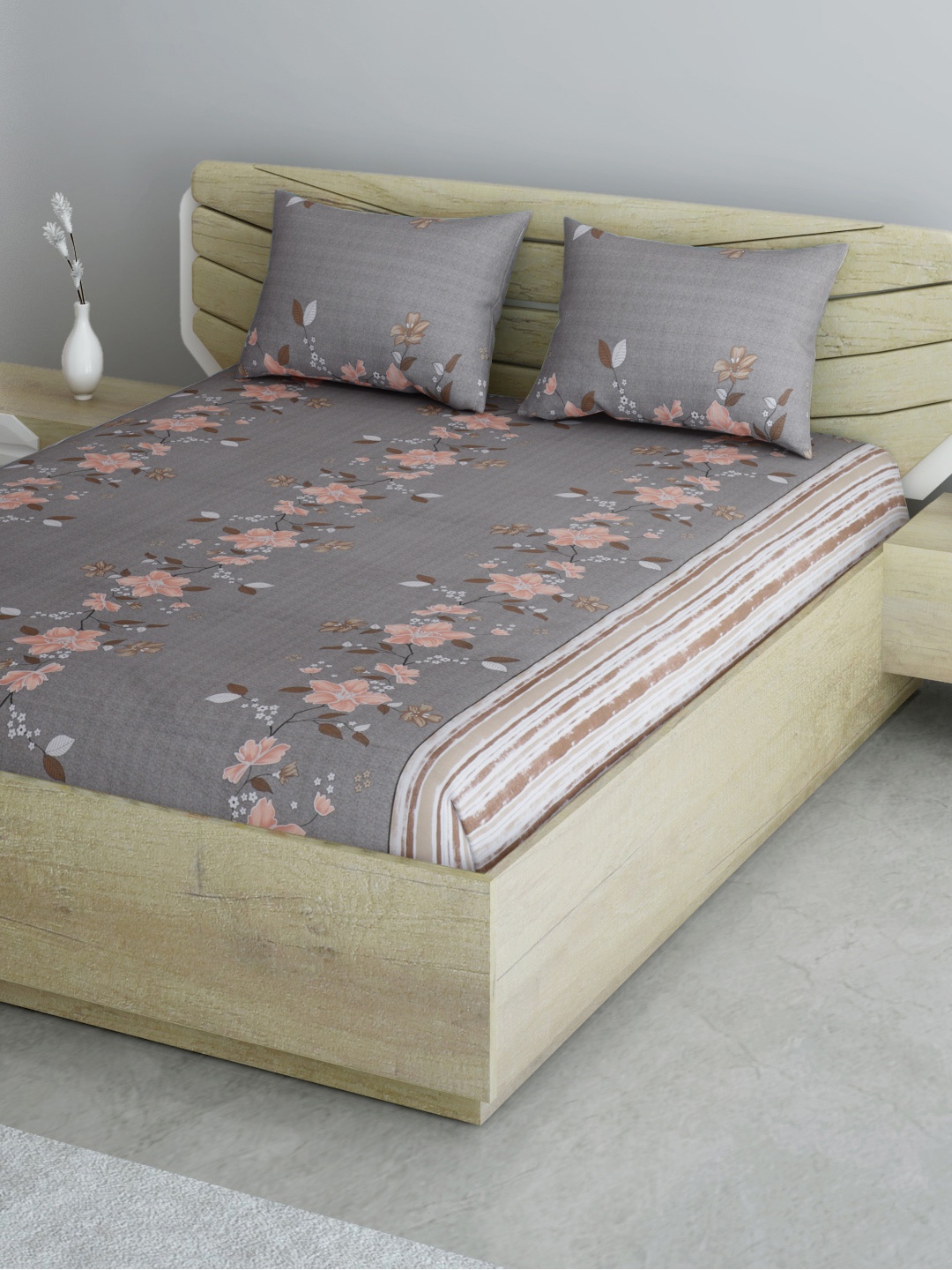 

Aura Grey & Peach-Coloured Cotton Floral Print 144 TC Queen Bedsheet with 2 Pillow Covers