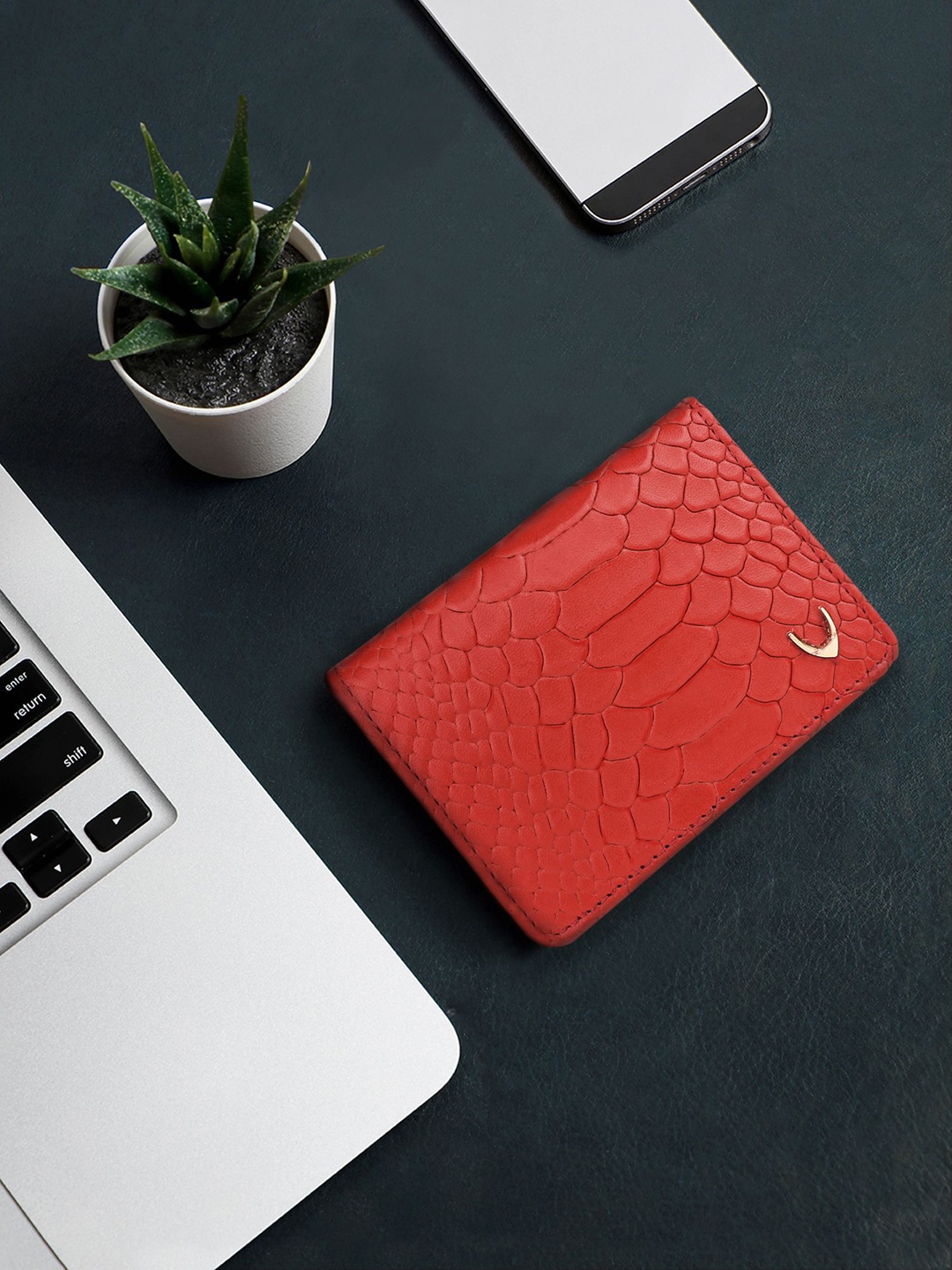 

Hidesign Men Red & Brown Textured Leather Two Fold Wallet