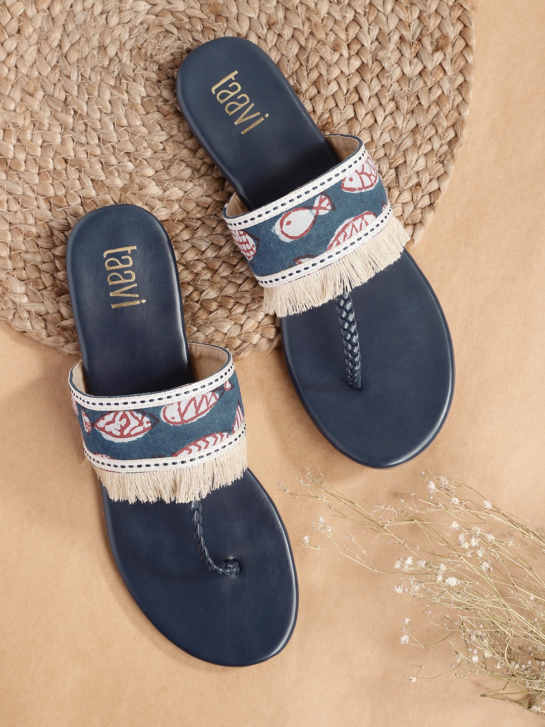 

Taavi Women Black & Beige Fish Print T-Strap Flats, Navy blue