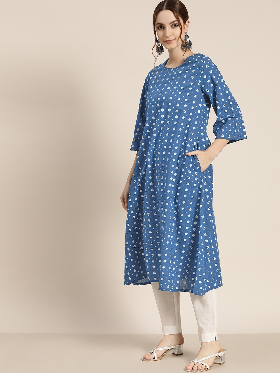 

Moda Rapido Women Blue & White Cotton Floral Printed A-Line Kurta