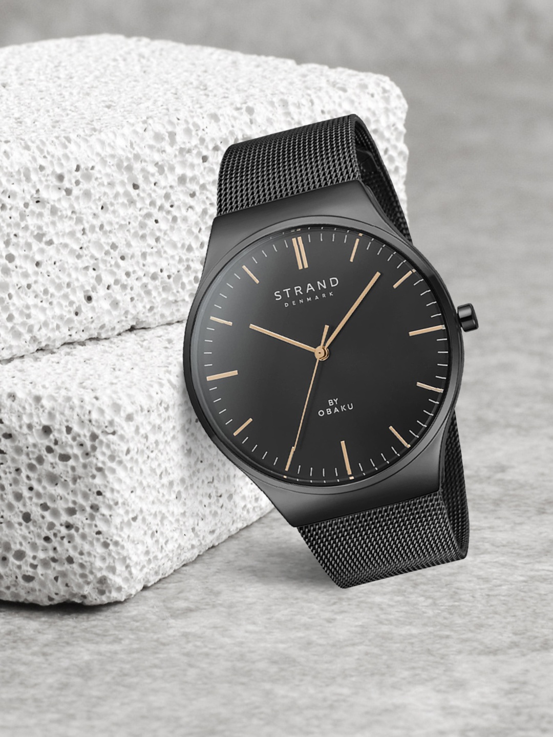 

STRAND BY OBAKU Men Black Brass Dial & Black Stainless Steel Bracelet Style Straps Analogue Watch