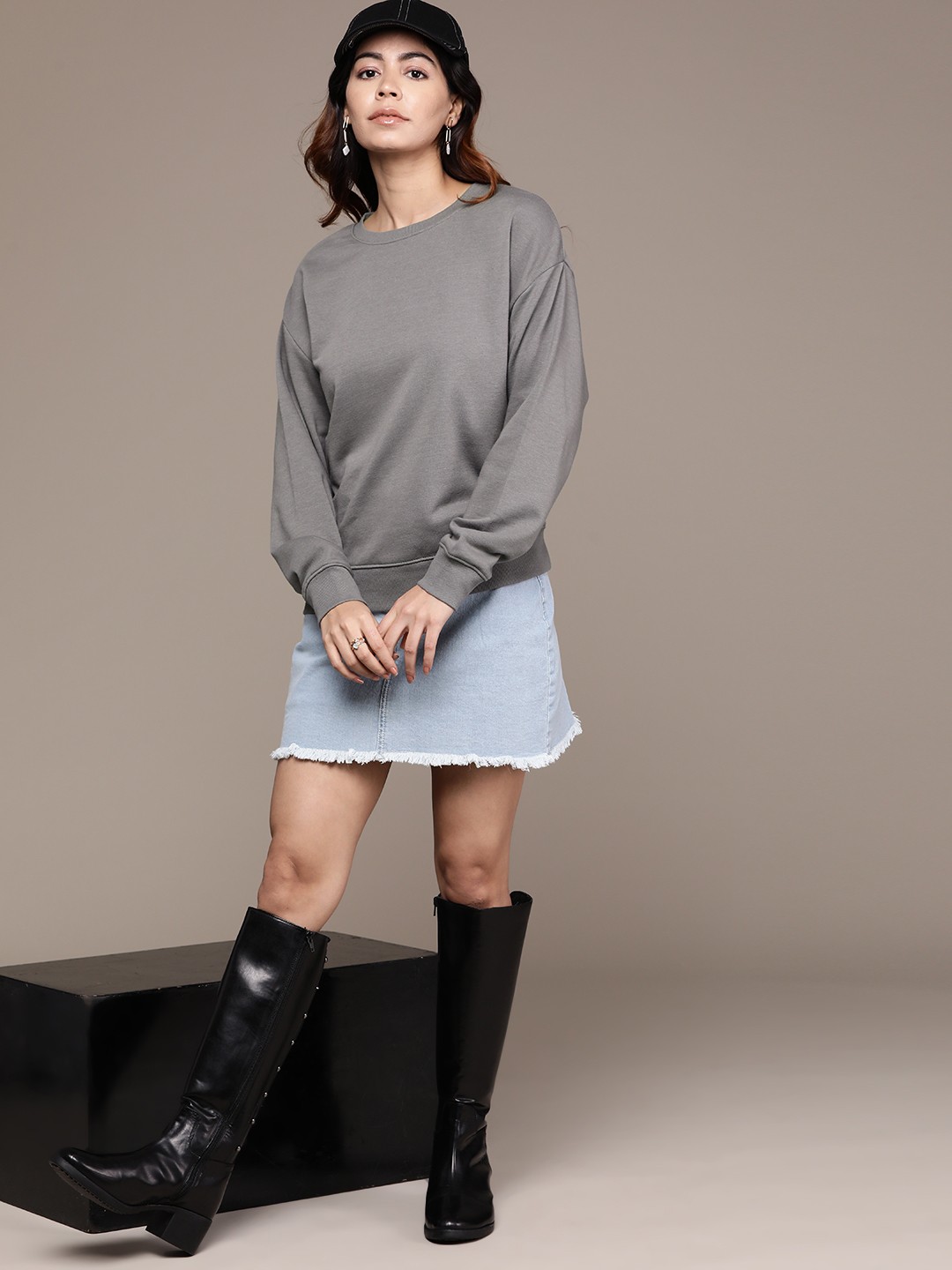 

The Roadster Lifestyle Co.Women Drop Shoulder Sweatshirt, Grey