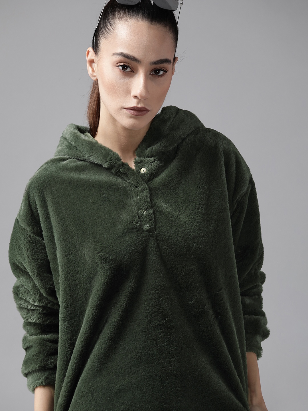 

Roadster Women Green Solid Faux Fur Hooded Sweatshirt