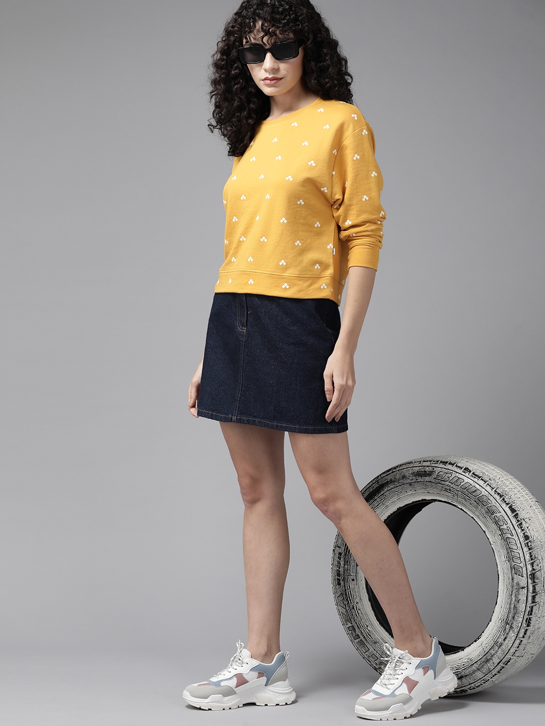 

Roadster Women Mustard Yellow & White Geometric Printed Drop Shoulder Sweatshirt