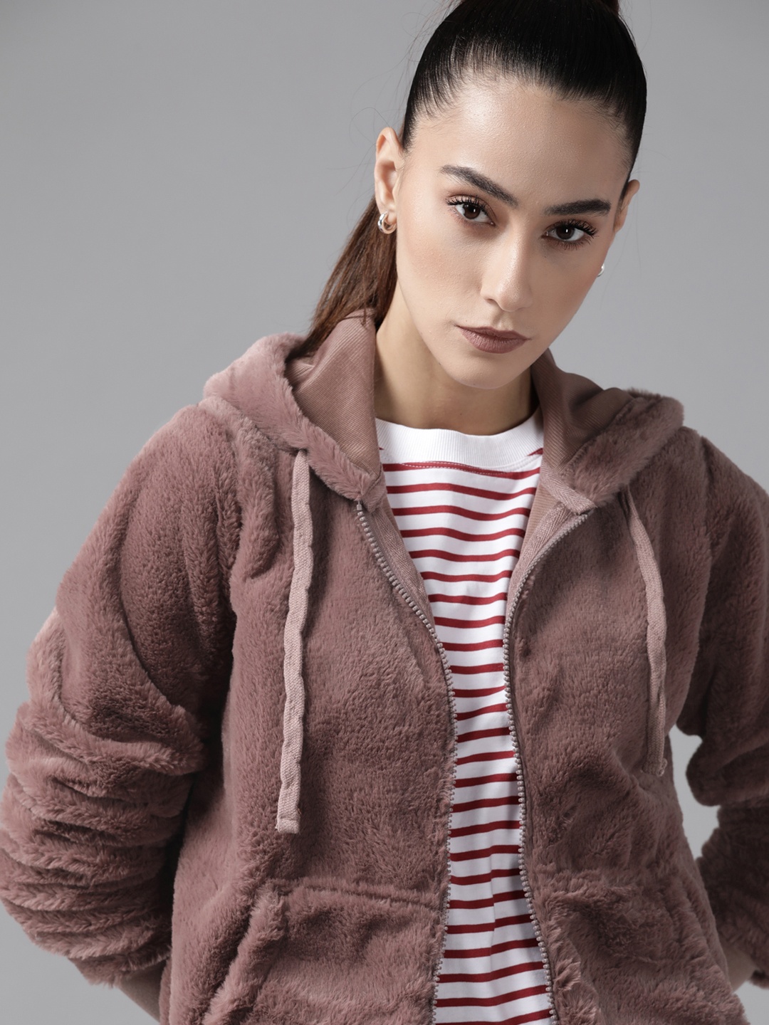 

Roadster Women Mauve Solid Hooded Sweatshirt