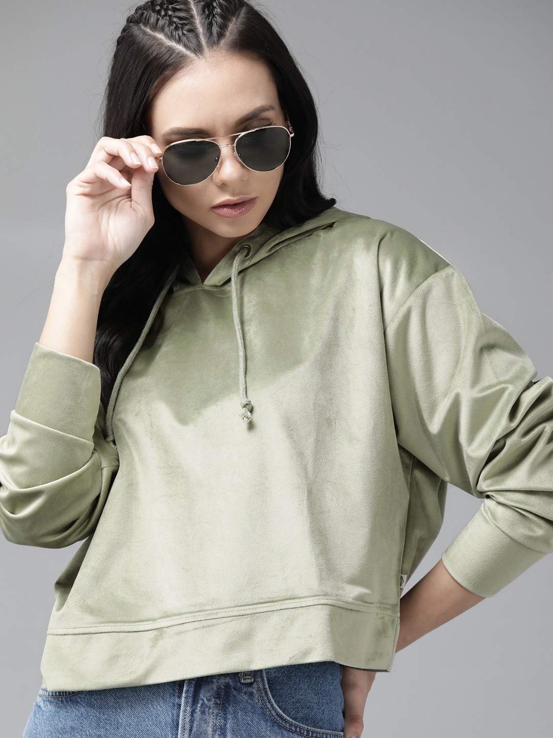 

Roadster Women Green Solid Velour Hooded Sweatshirt