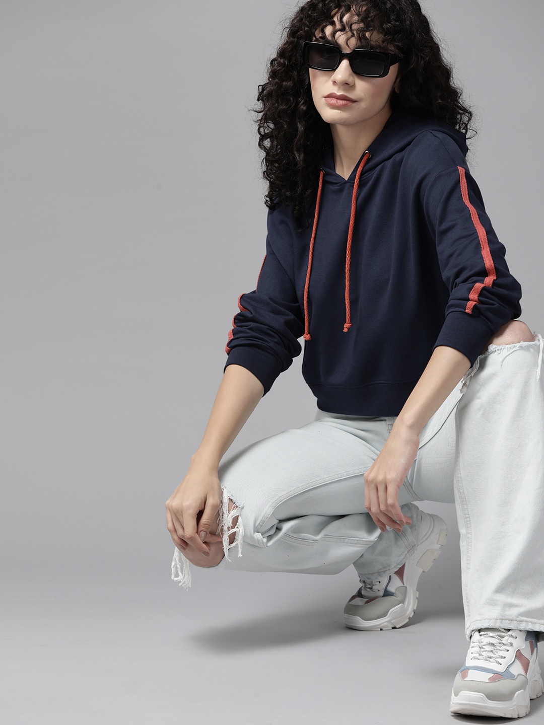 

Roadster Women Navy Blue Solid Drop Shoulder Hooded Sweatshirt