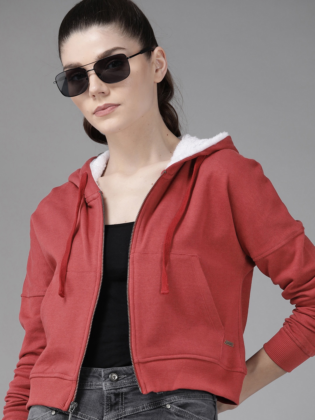 

Roadster Women Red Solid Drop Shoulder Hooded Sweatshirt