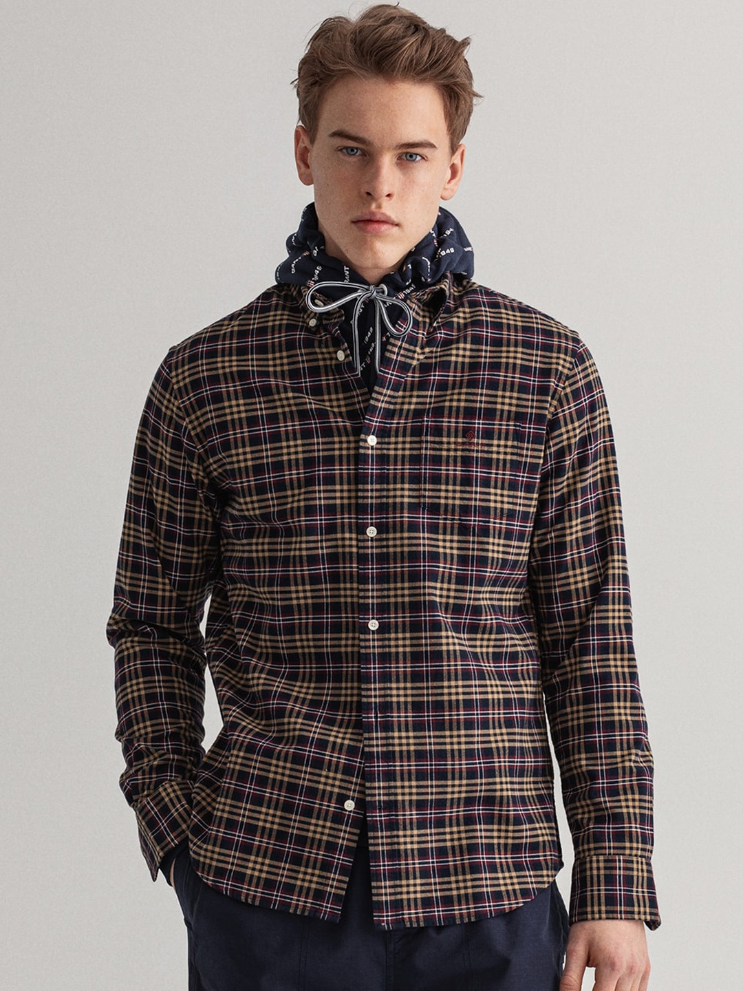 

GANT Men Beige & Navy Blue Tartan Checks Opaque Checked Cotton Casual Shirt