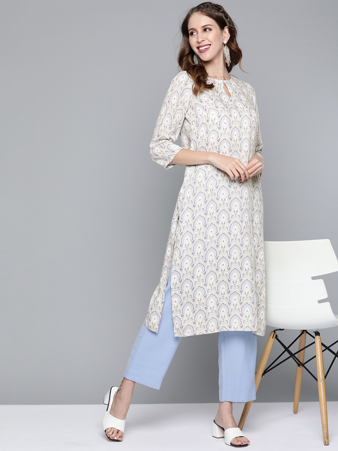 

HERE&NOW Women Beige & Blue Ethnic Motifs Printed Keyhole Neck Straight Kurta