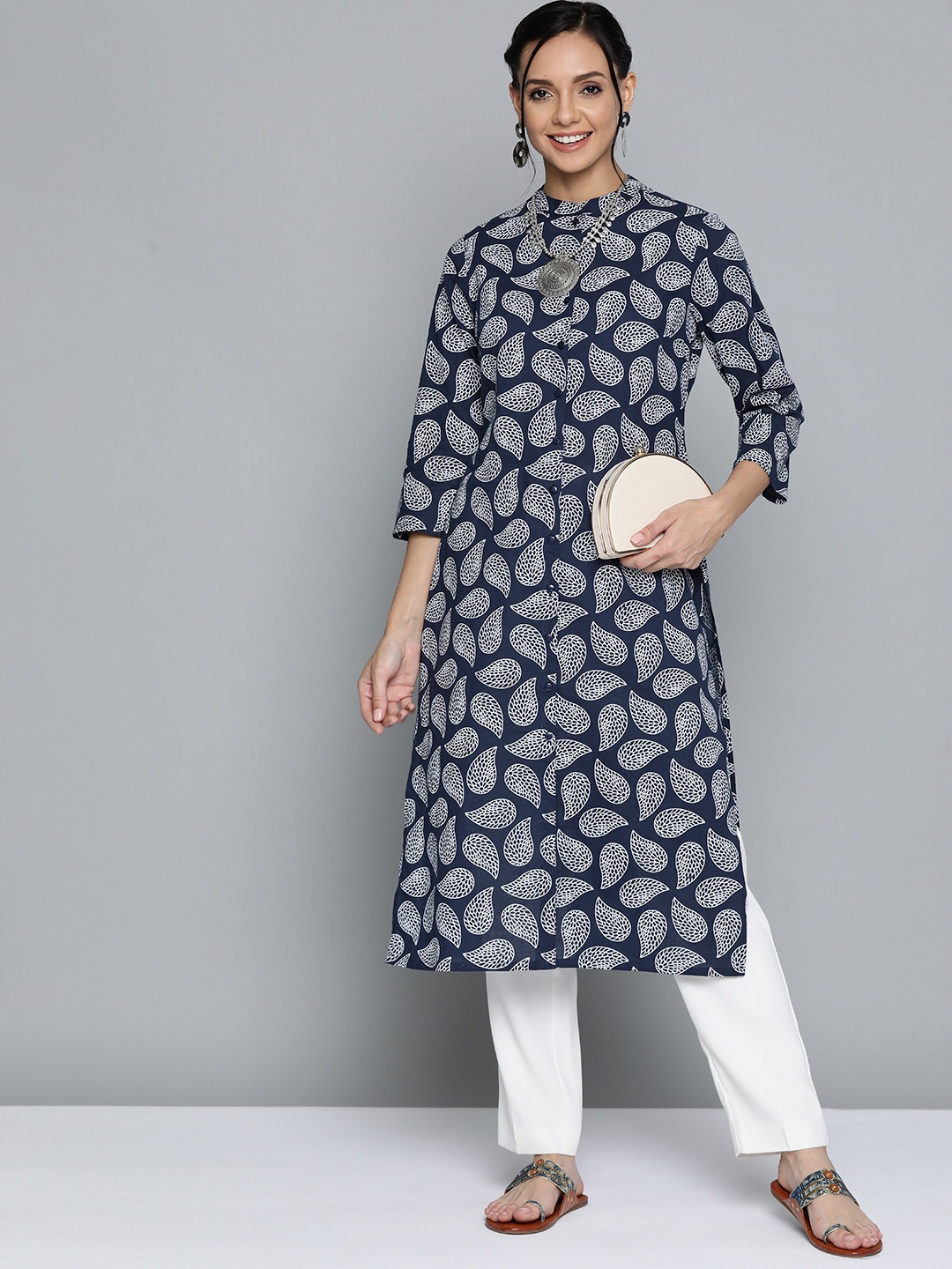 

HERE&NOW Women Navy Blue & White Paisley Print Cotton Straight Kurta