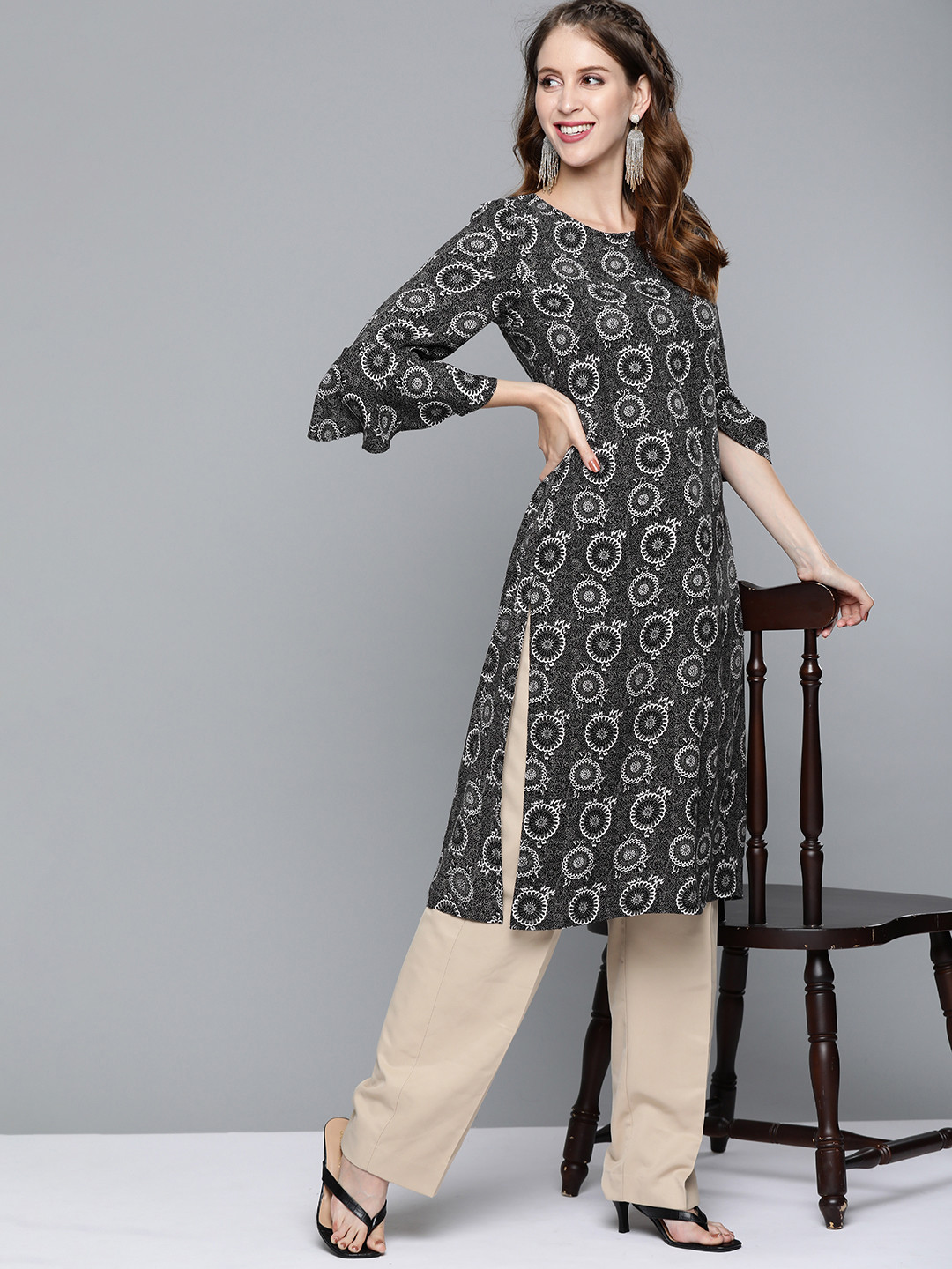 

HERE&NOW Women Black & Off White Ethnic Motifs Printed Bell Sleeves Straight Kurta