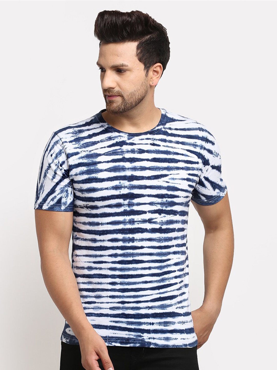 

Ennoble Men Blue & White Dyed Printed T-shirt