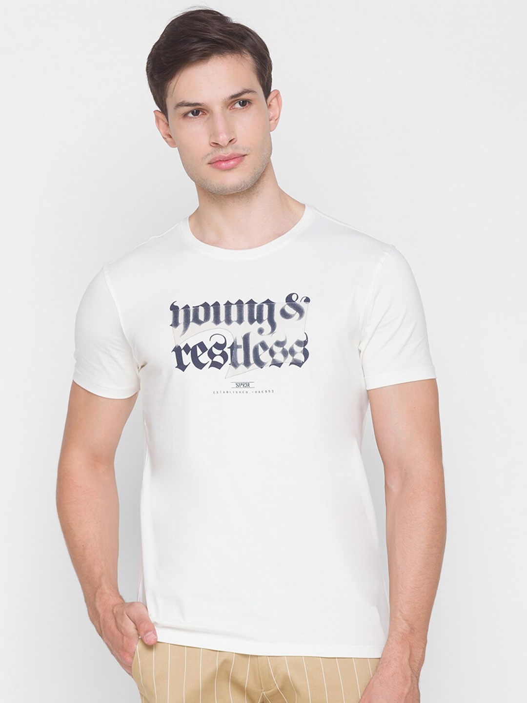 

SPYKAR Men Off-White Typography Printed Slim Fit Cotton T-shirt