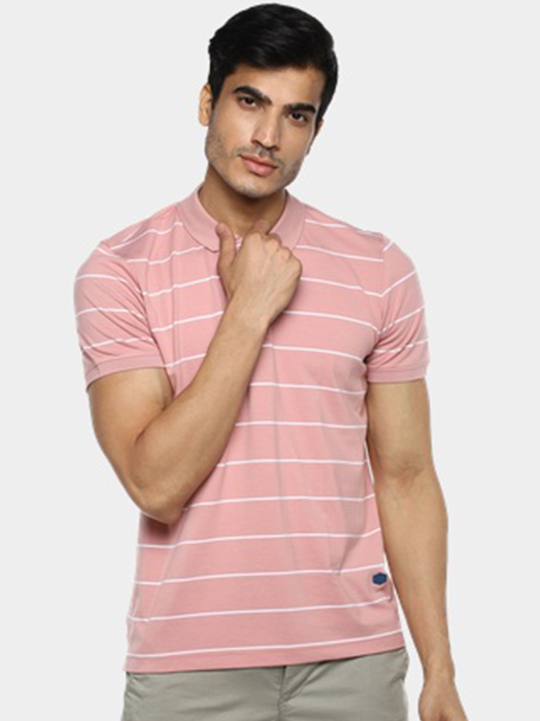 

Red Chief Men Peach-Coloured Checked V-Neck Pockets T-shirt