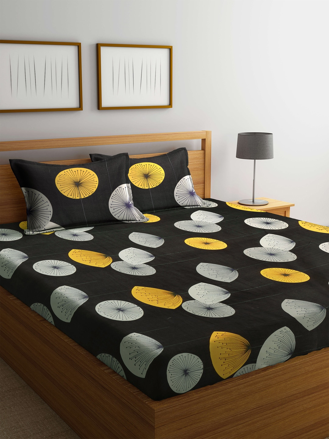 

Arrabi Black & Grey Graphic 300 TC King Bedsheet with 2 Pillow Covers