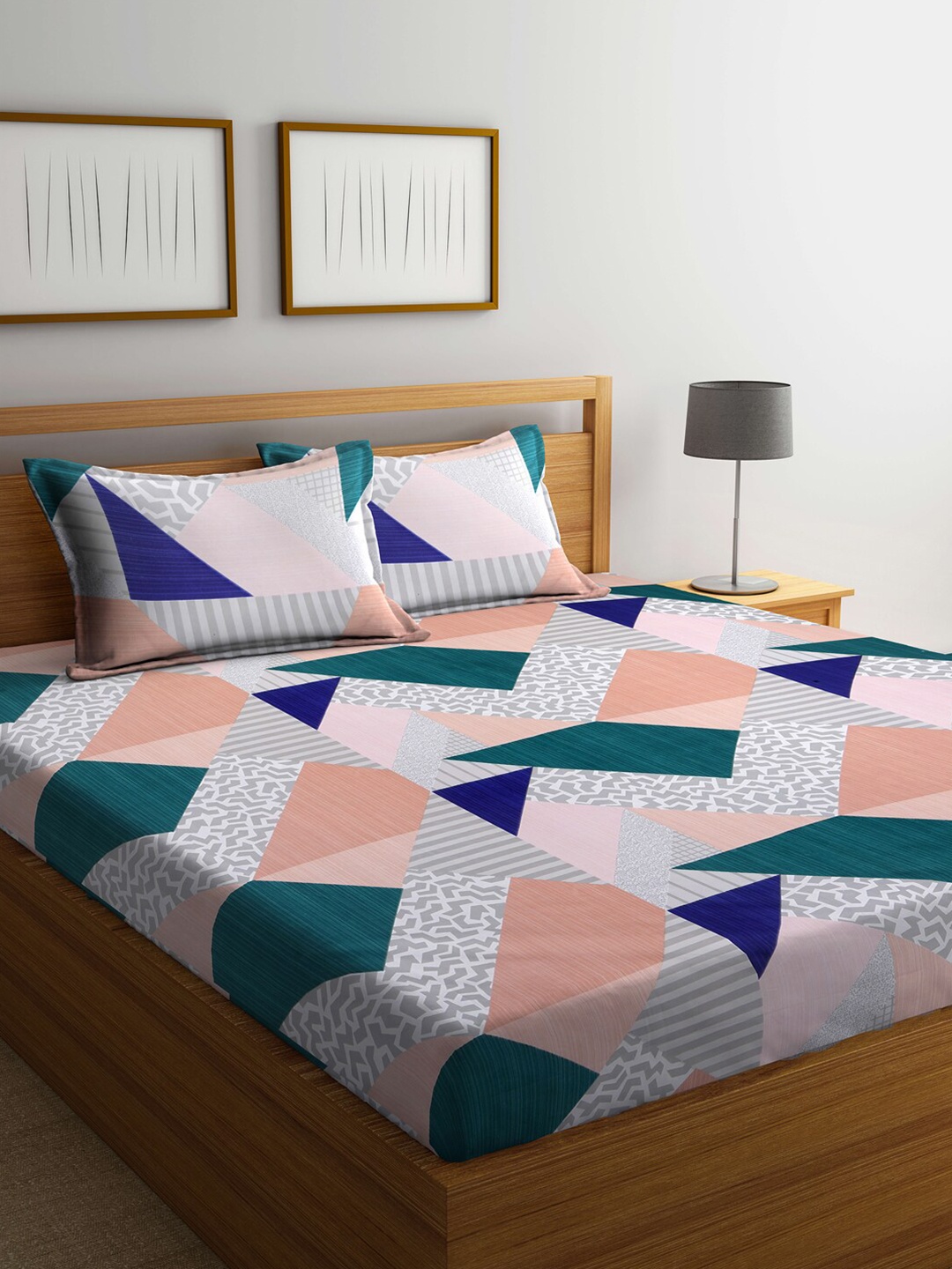 

Arrabi Pink & White Geometric 300 TC King Bedsheet with 2 Pillow Covers