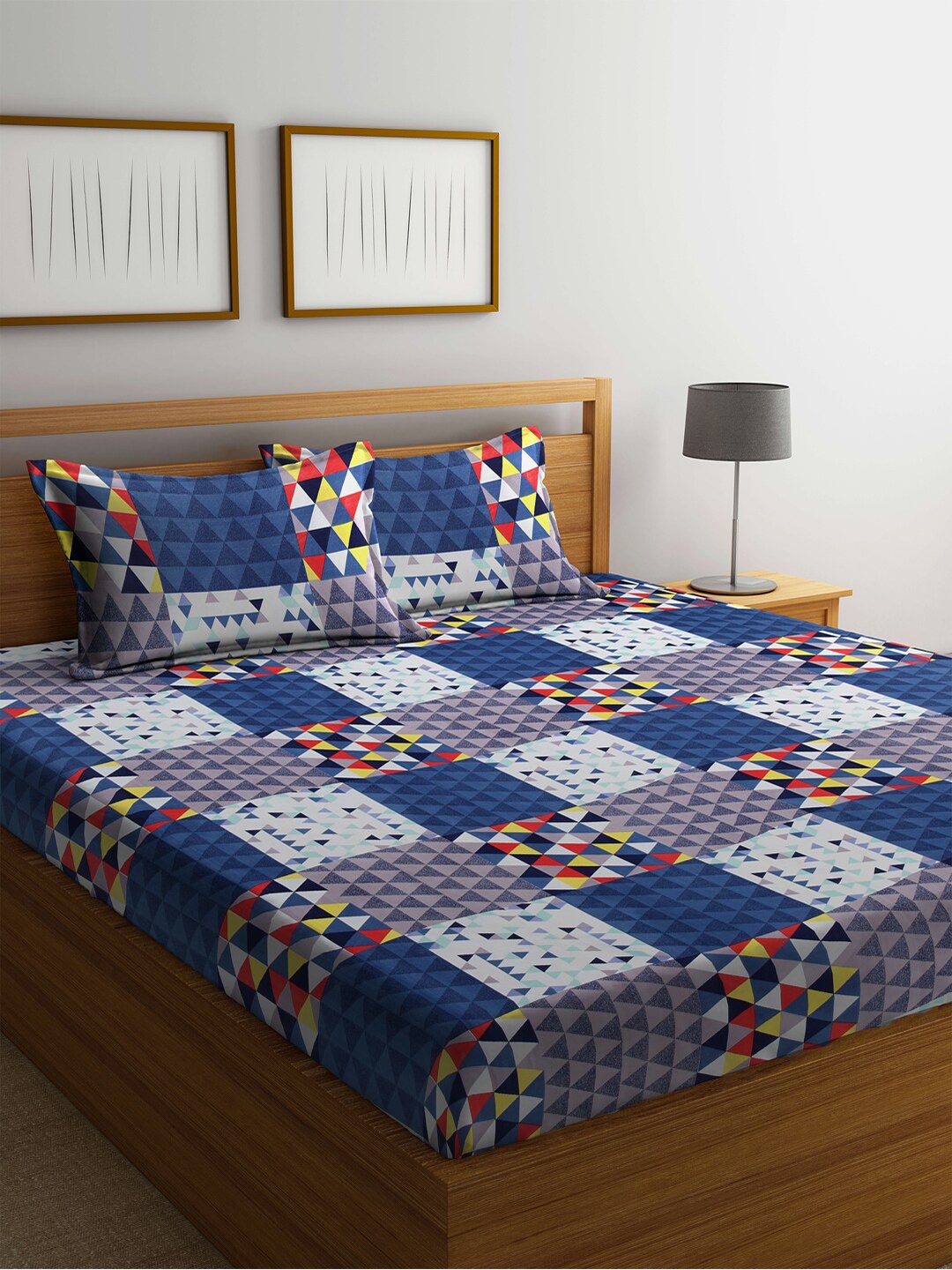 

Arrabi Blue & Red Geometric 300 TC King Bedsheet with 2 Pillow Covers