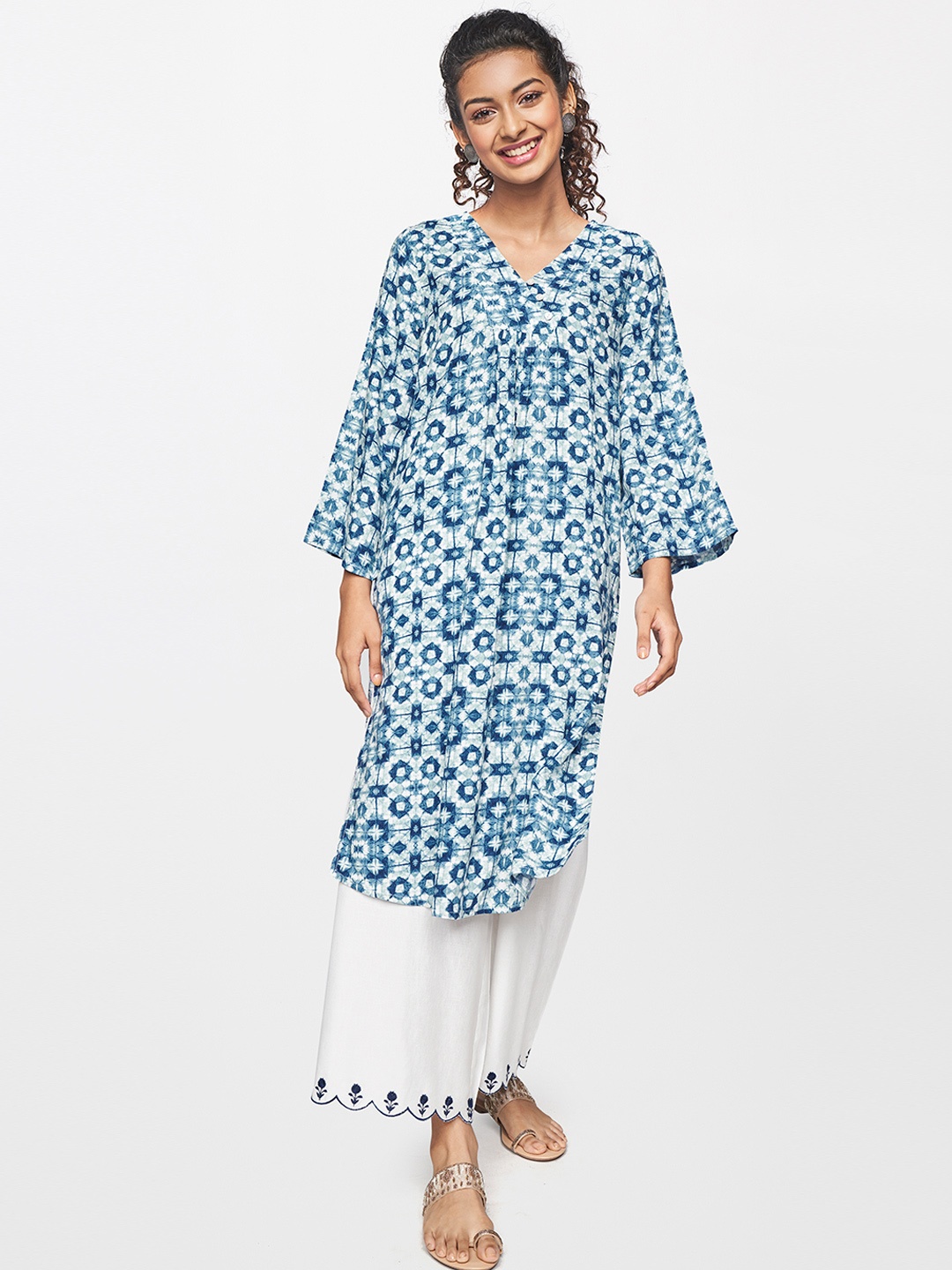 

Global Desi Women White & Blue V- Neck Ethnic Motifs Printed Straight Kurta