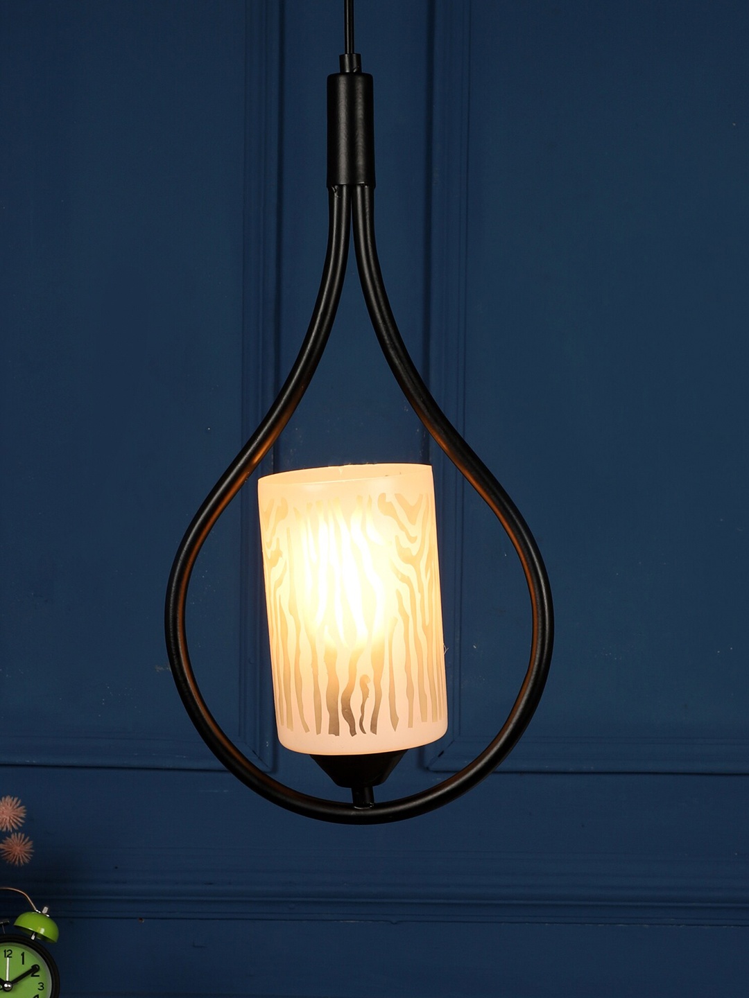 

MFD HOME FURNISHING Black & White Printed Iron Traditional Pendant Lamp