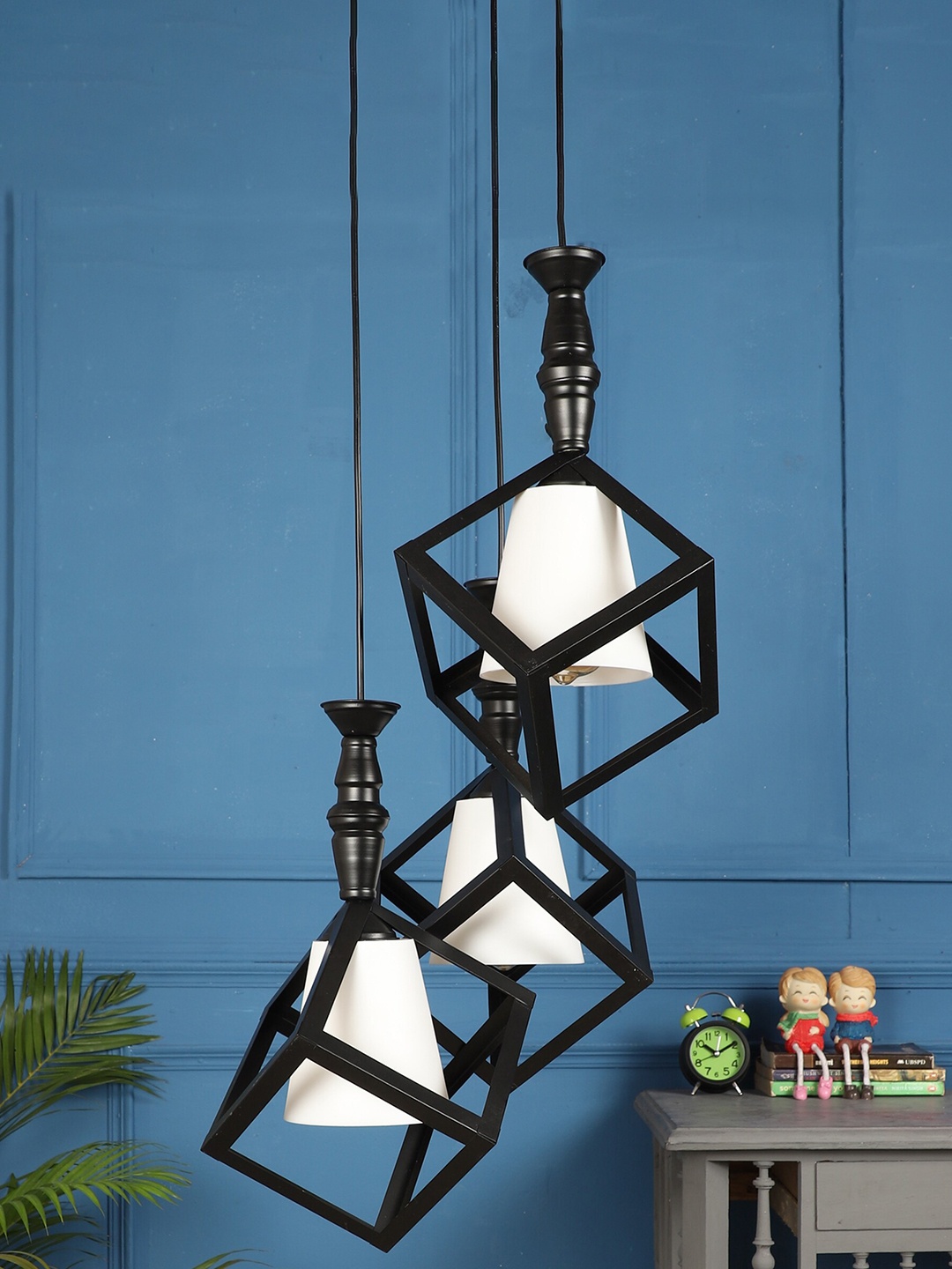 

MFD HOME FURNISHING Black & White Iron Contemporary Cluster Light
