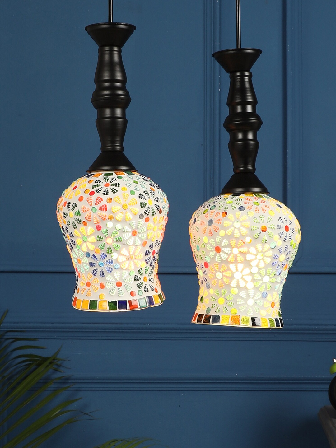

MFD HOME FURNISHING Multicoloured Glass Quirky Cluster Light, Multi