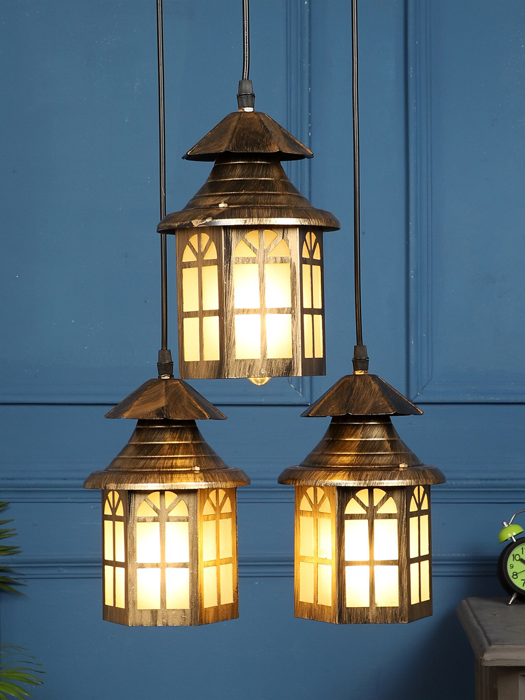 

MFD HOME FURNISHING Gold-Toned & Brown Glass Quirky Cluster Light