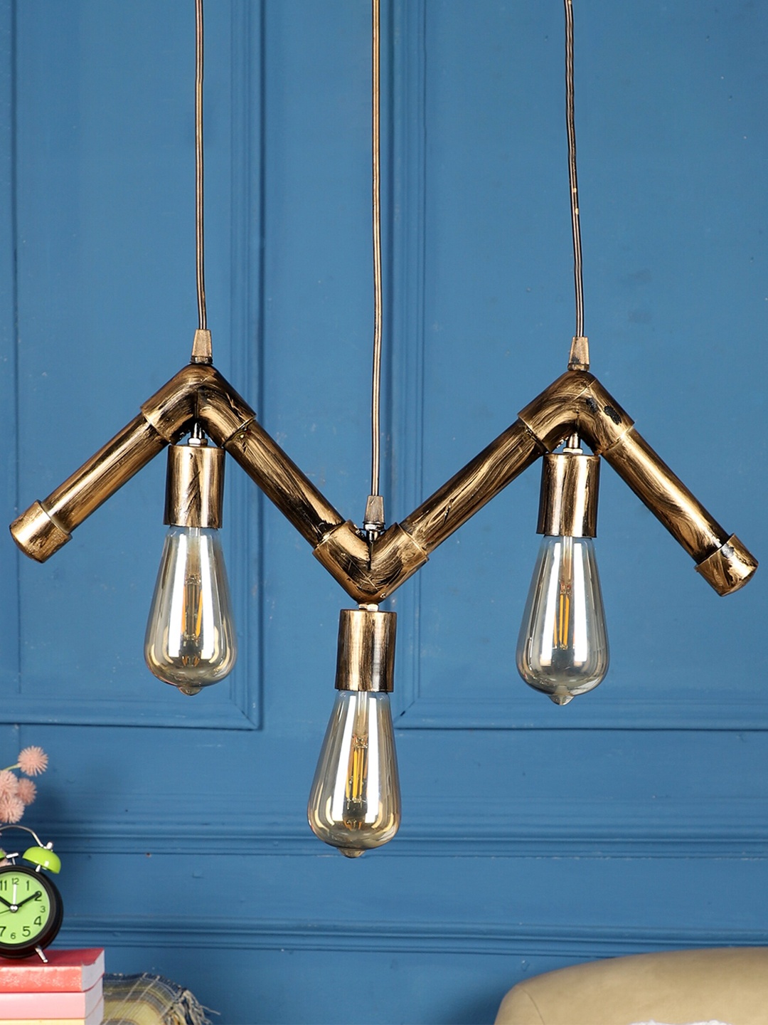 

MFD HOME FURNISHING Gold-Toned Quirky Cluster Light