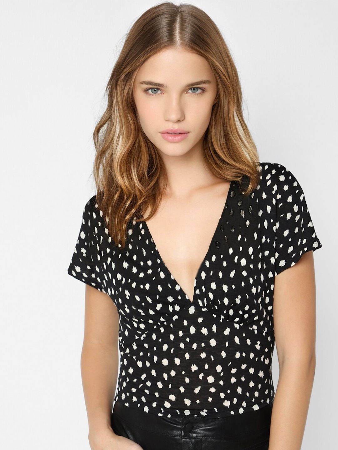 

ONLY Black & White Printed Fitted Crop Top