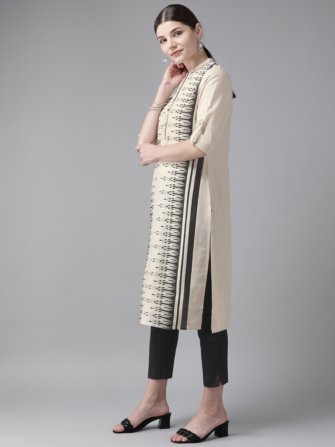 

W Women Beige & Black Ethnic Motifs Printed Kurta with Trousers