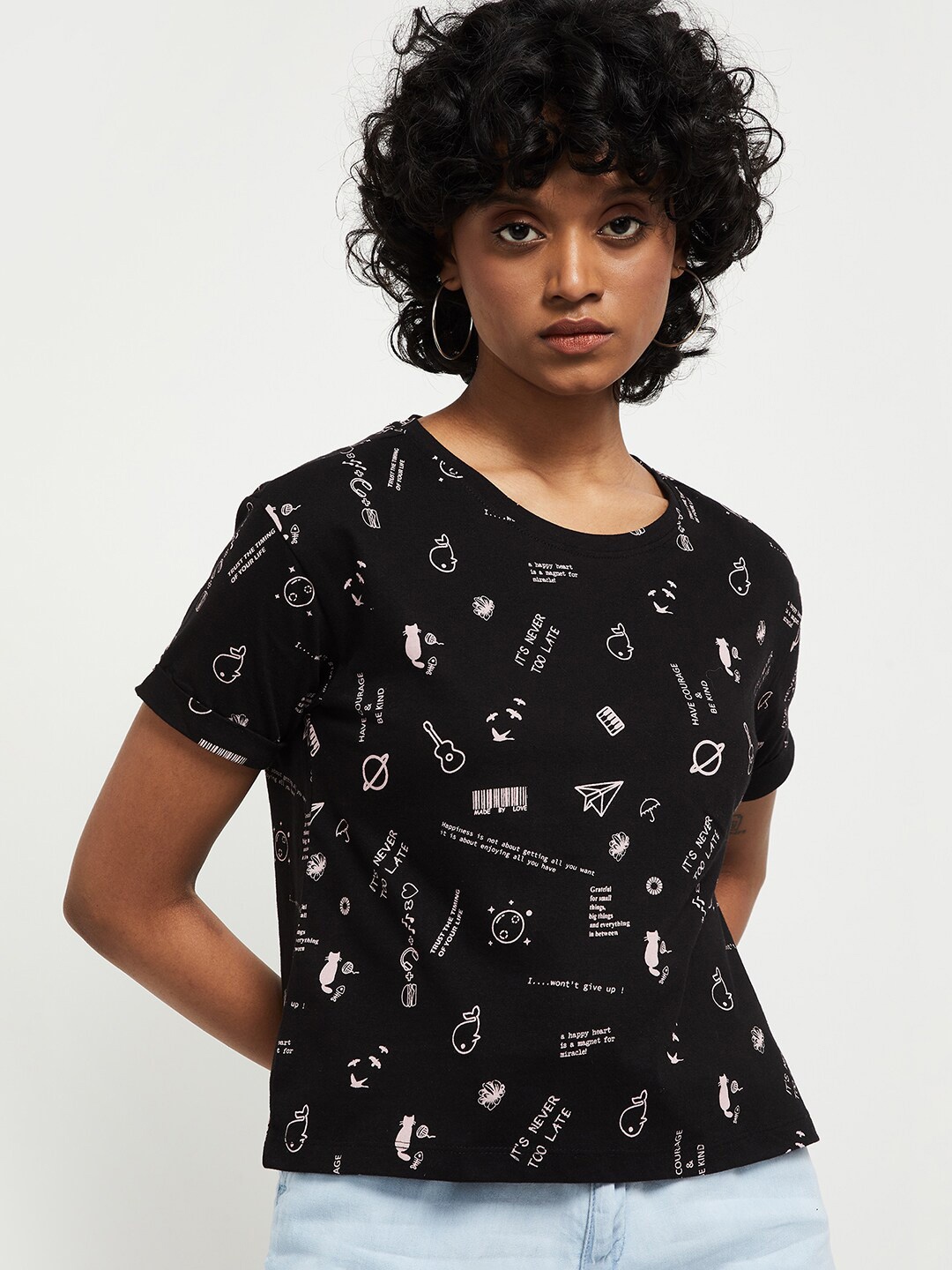 

max Women Black & White Printed T-shirt