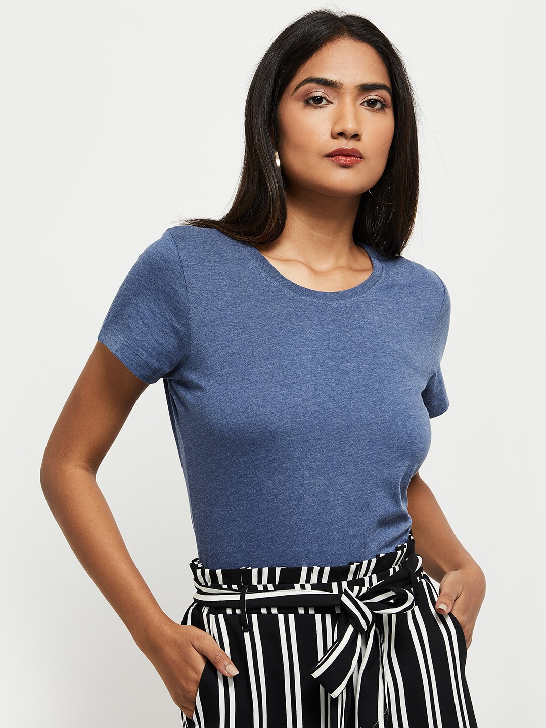

max Women Blue Solid Longline T-shirt