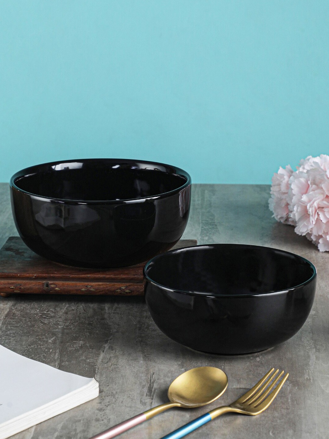 

VarEesha Black 2 Pieces Handcrafted and Hand Painted Ceramic Glossy Bowls