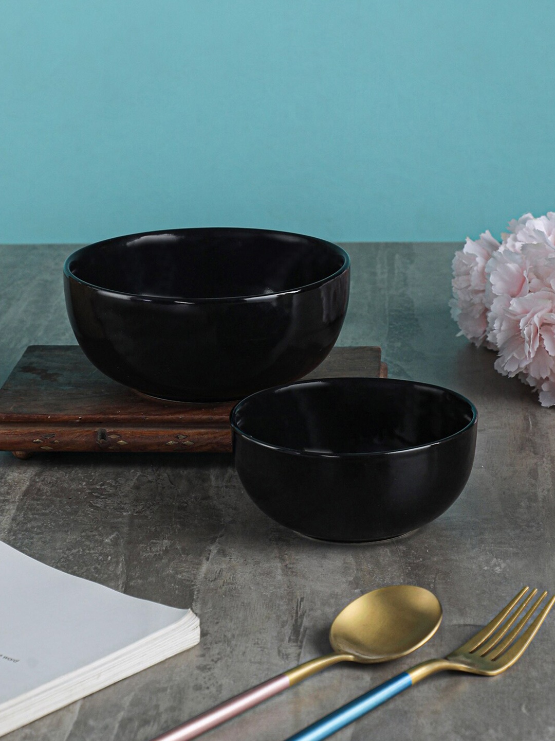 

VarEesha Black 2 Pieces Handcrafted and Hand Painted Ceramic Glossy Bowls