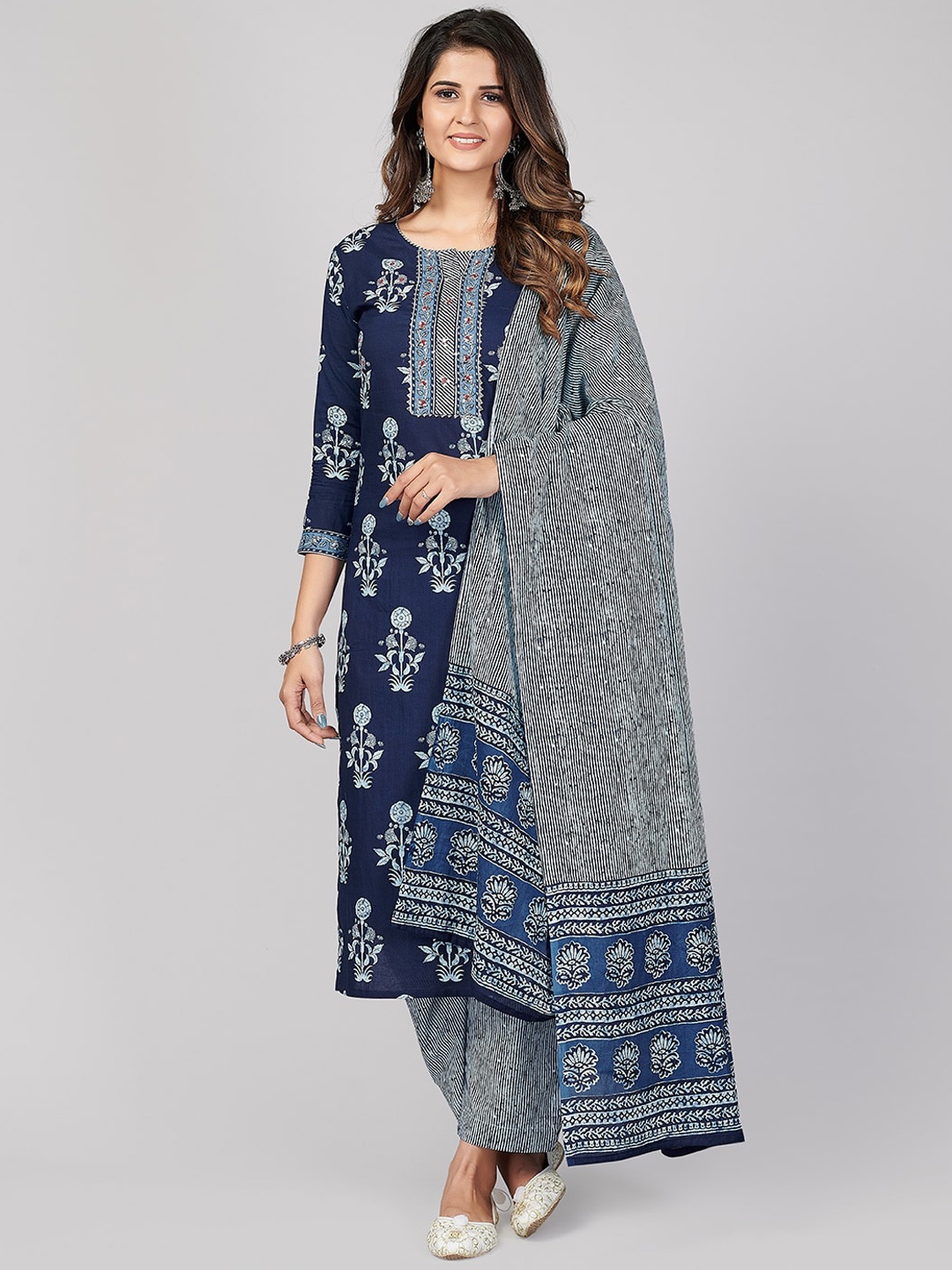 

Vbuyz Women Blue Layered Pure Cotton Kurti with Trousers & With Dupatta