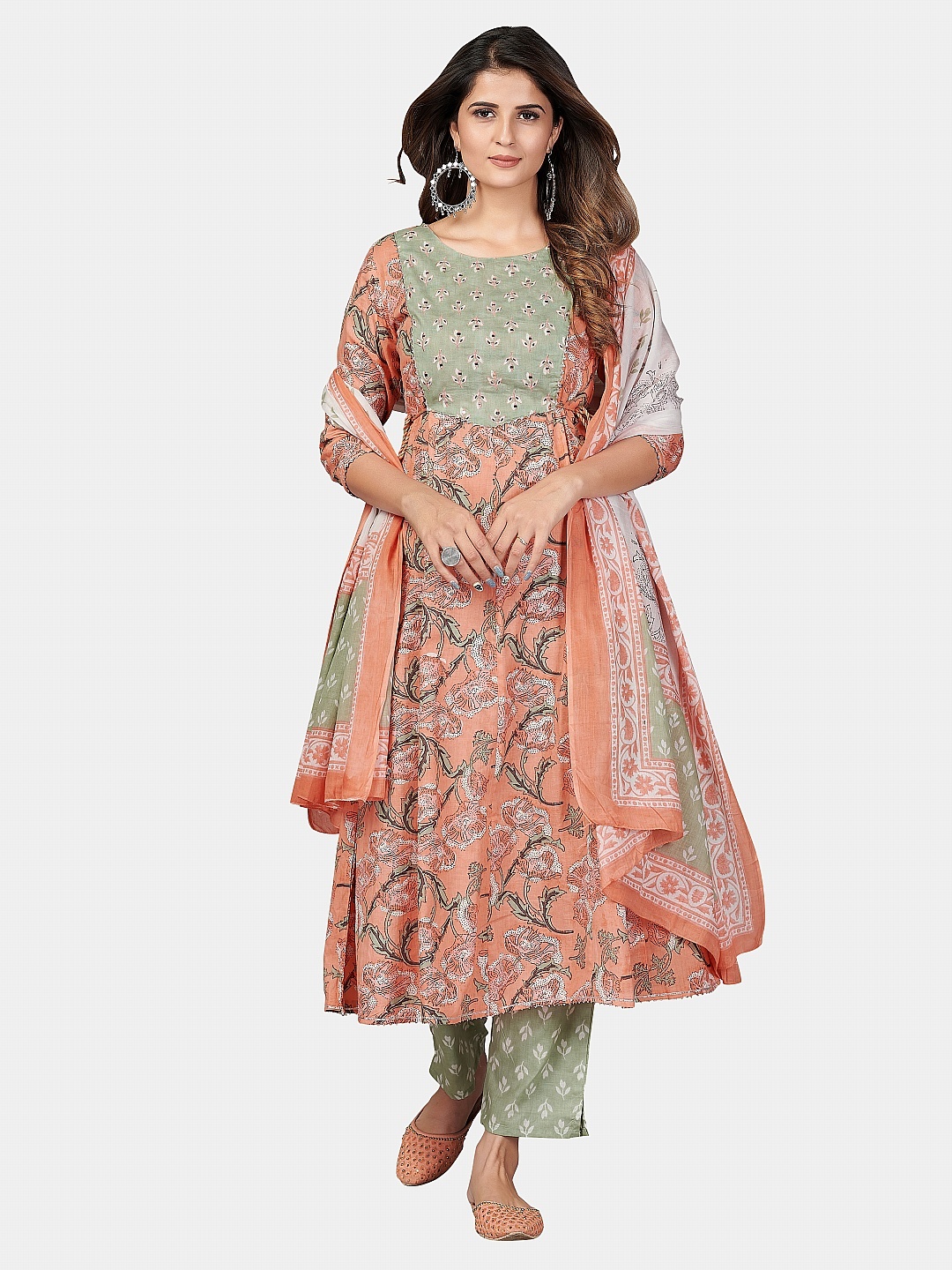

Vbuyz Women Peach-Coloured Ethnic Motifs Printed Empire Gotta Patti Pure Cotton Kurta with Trousers & With