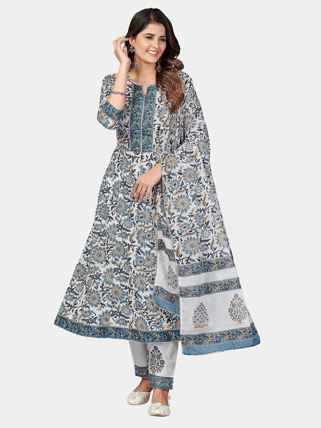 

Vbuyz Women Blue Floral Printed Regular Gotta Patti Cotton Blend Kurta with Trousers & With Dupatta