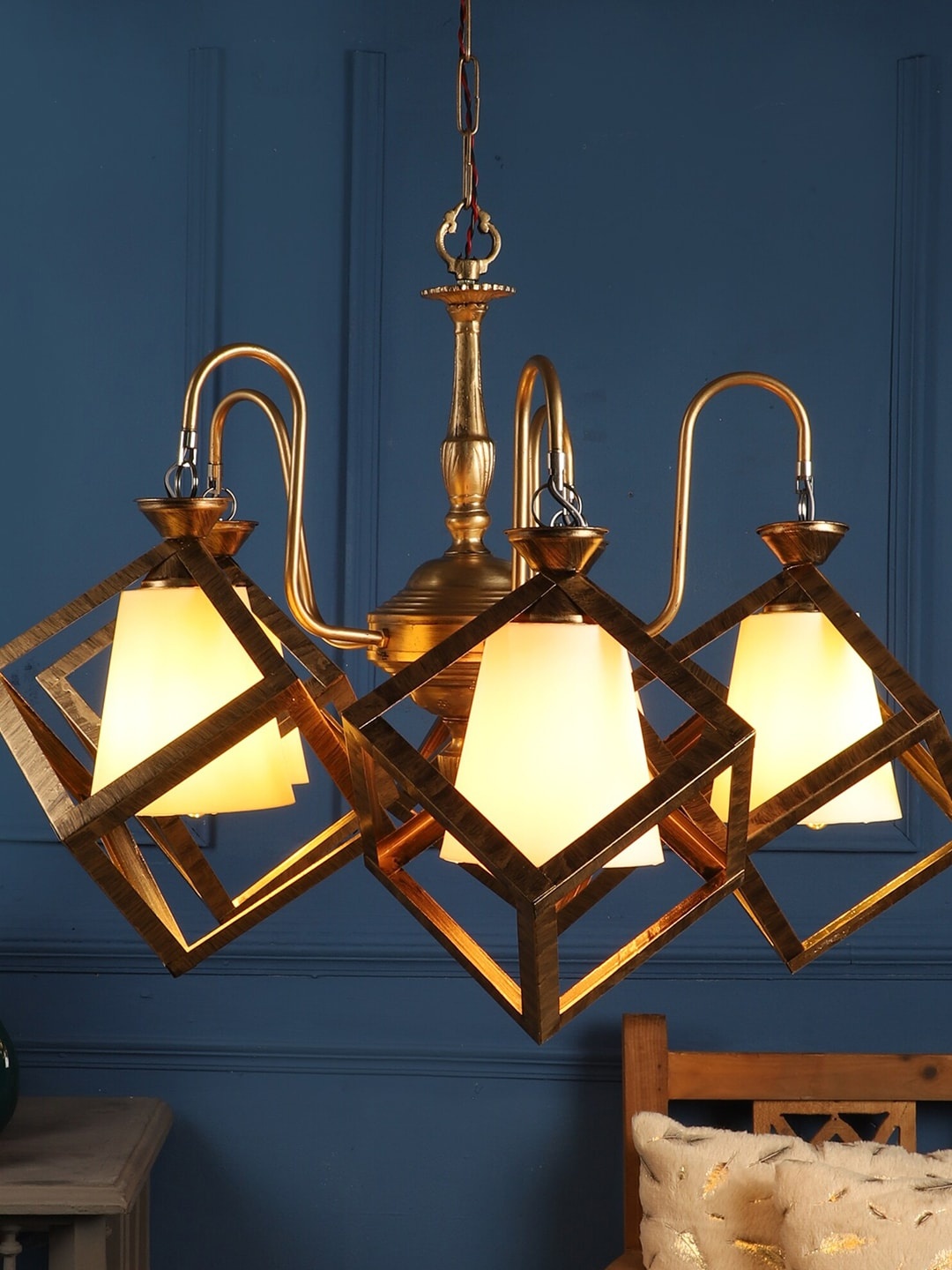 

MFD HOME FURNISHING Copper-Toned & White Aluminium Traditional Cluster Light