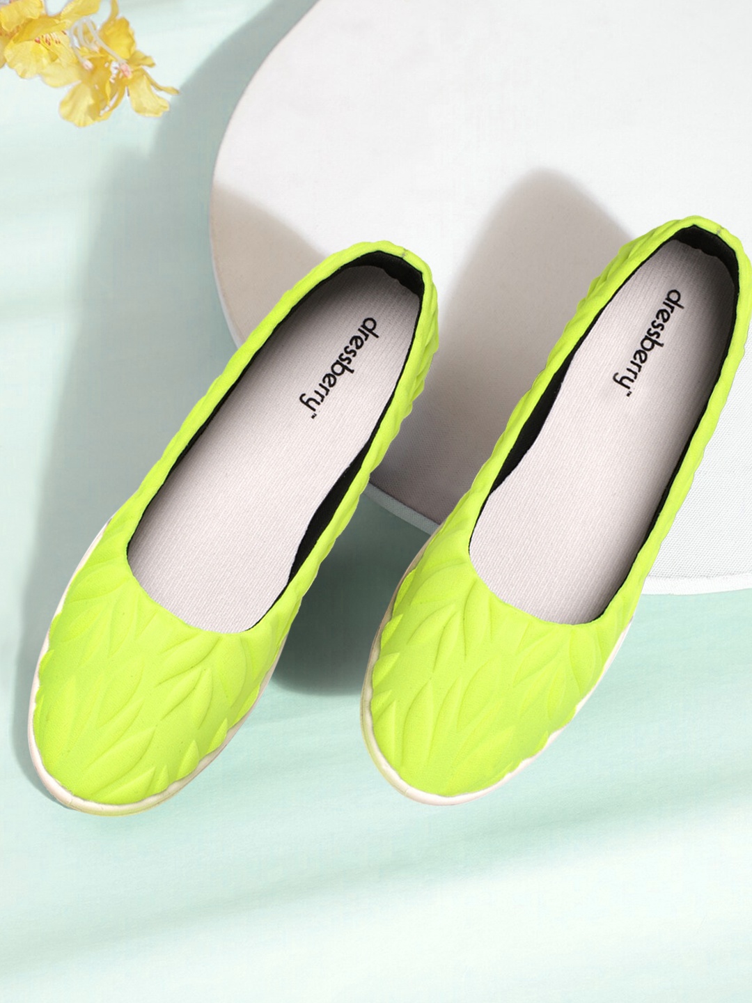 

DressBerry Women Fluorescent Green Embossed Ballerinas