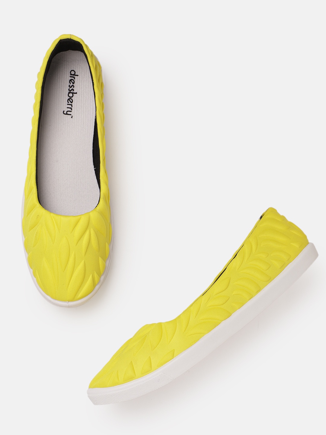 

DressBerry Women Yellow Textured Ballerinas
