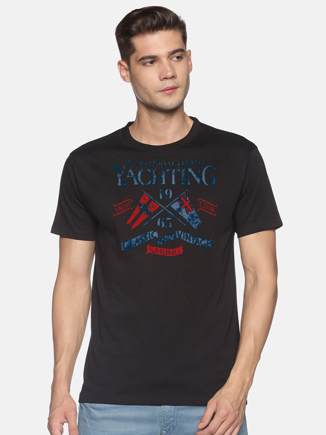 

MASH UNLIMITED Men Black Graphic Printed Slim Fit T-shirt