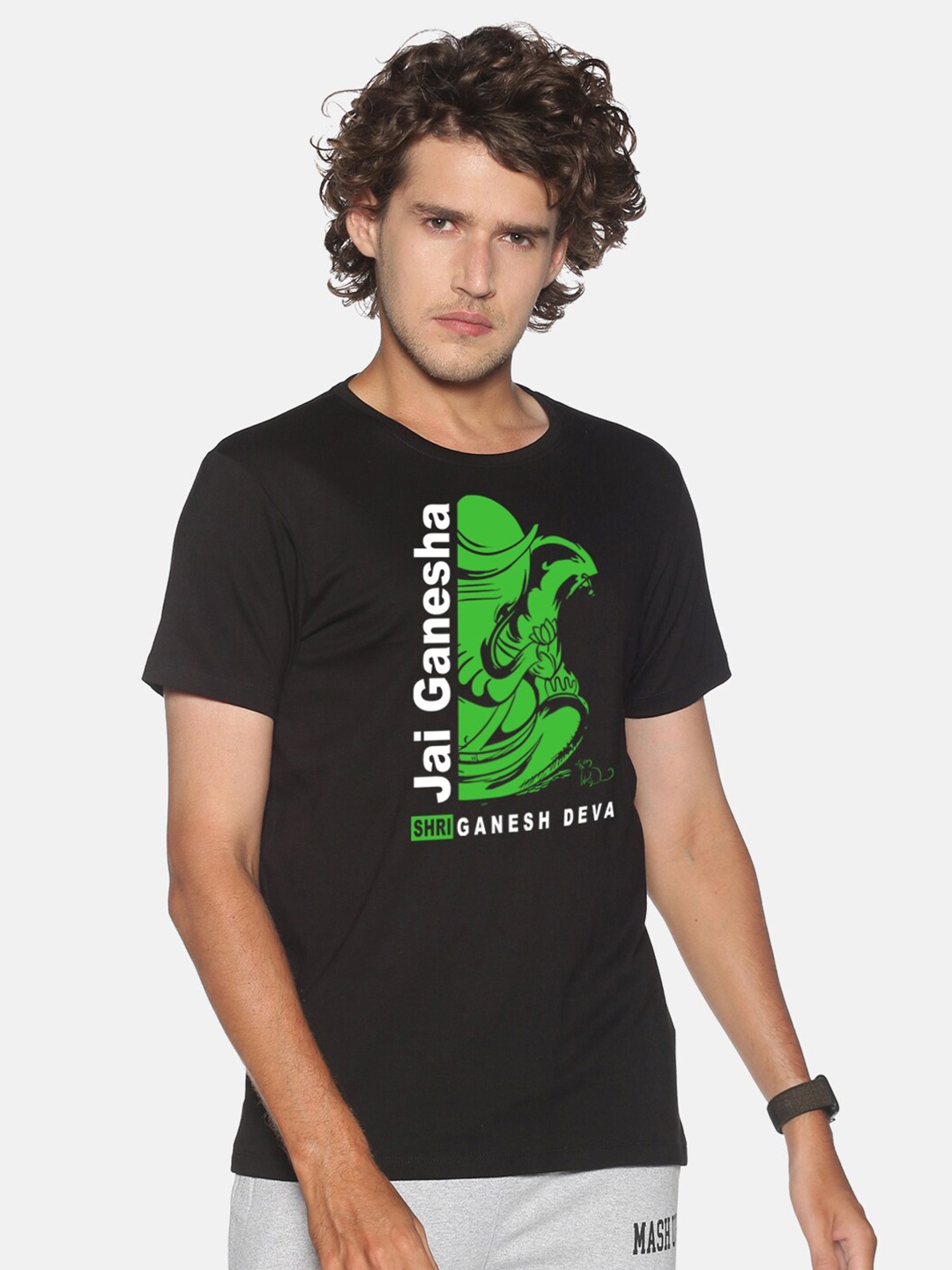 

MASH UNLIMITED Men Black Graphic Printed Slim Fit T-shirt