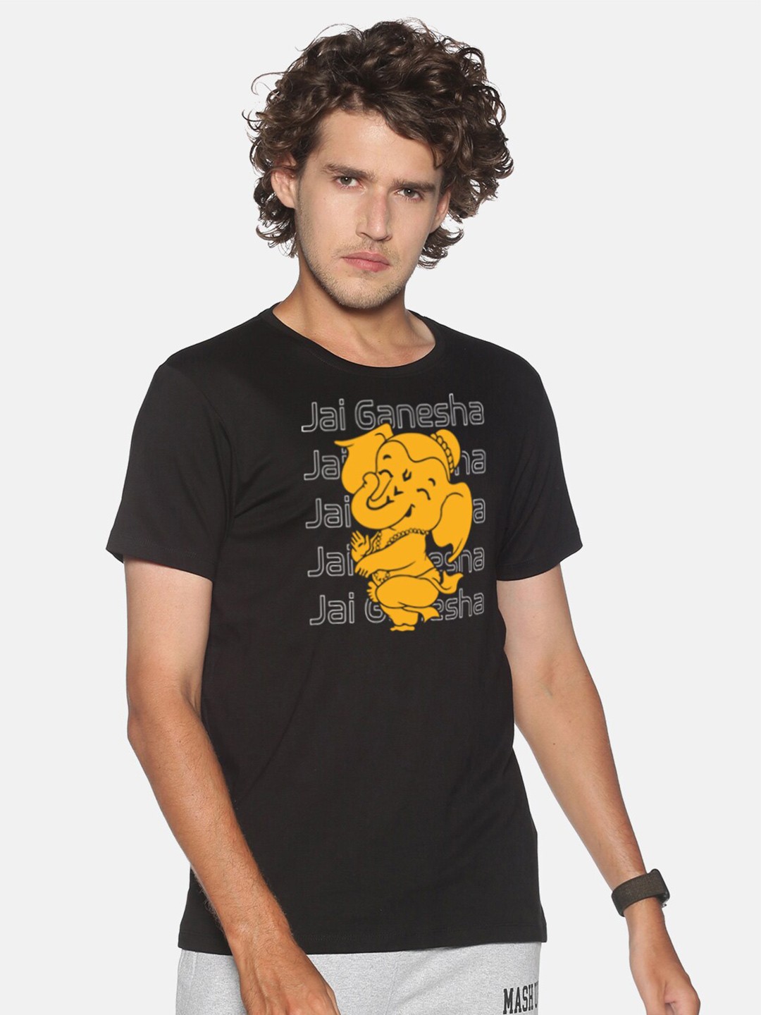 

MASH UNLIMITED Men Black & Yellow Graphic Printed Slim Fit T-shirt